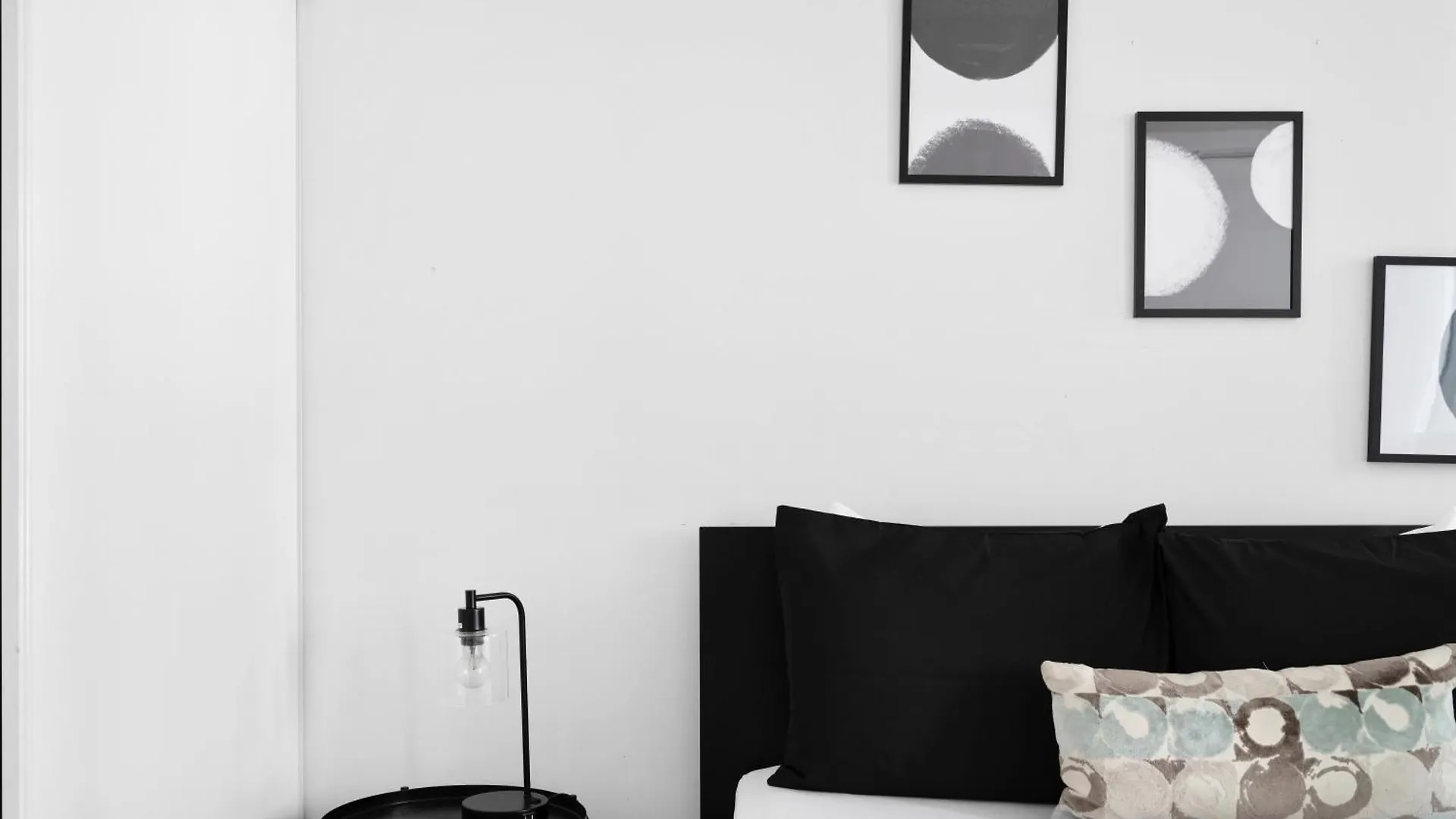 Modern One Bedroom And Den Condo By Cn Tower Toronto Apartment