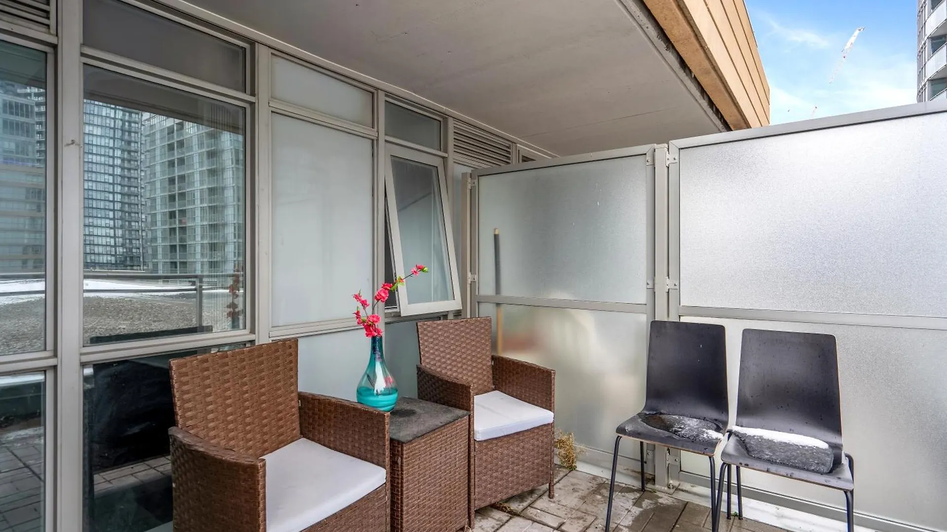 Modern One Bedroom And Den Condo By Cn Tower Toronto 0*,  Canada
