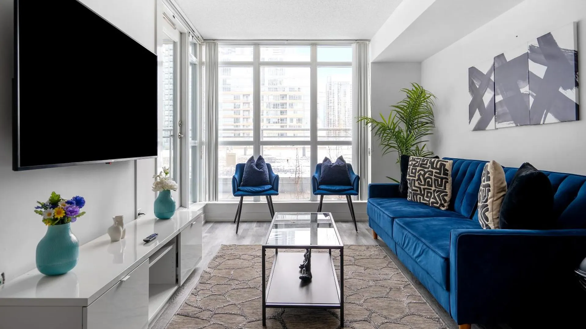 Modern One Bedroom And Den Condo By Cn Tower Toronto Apartment