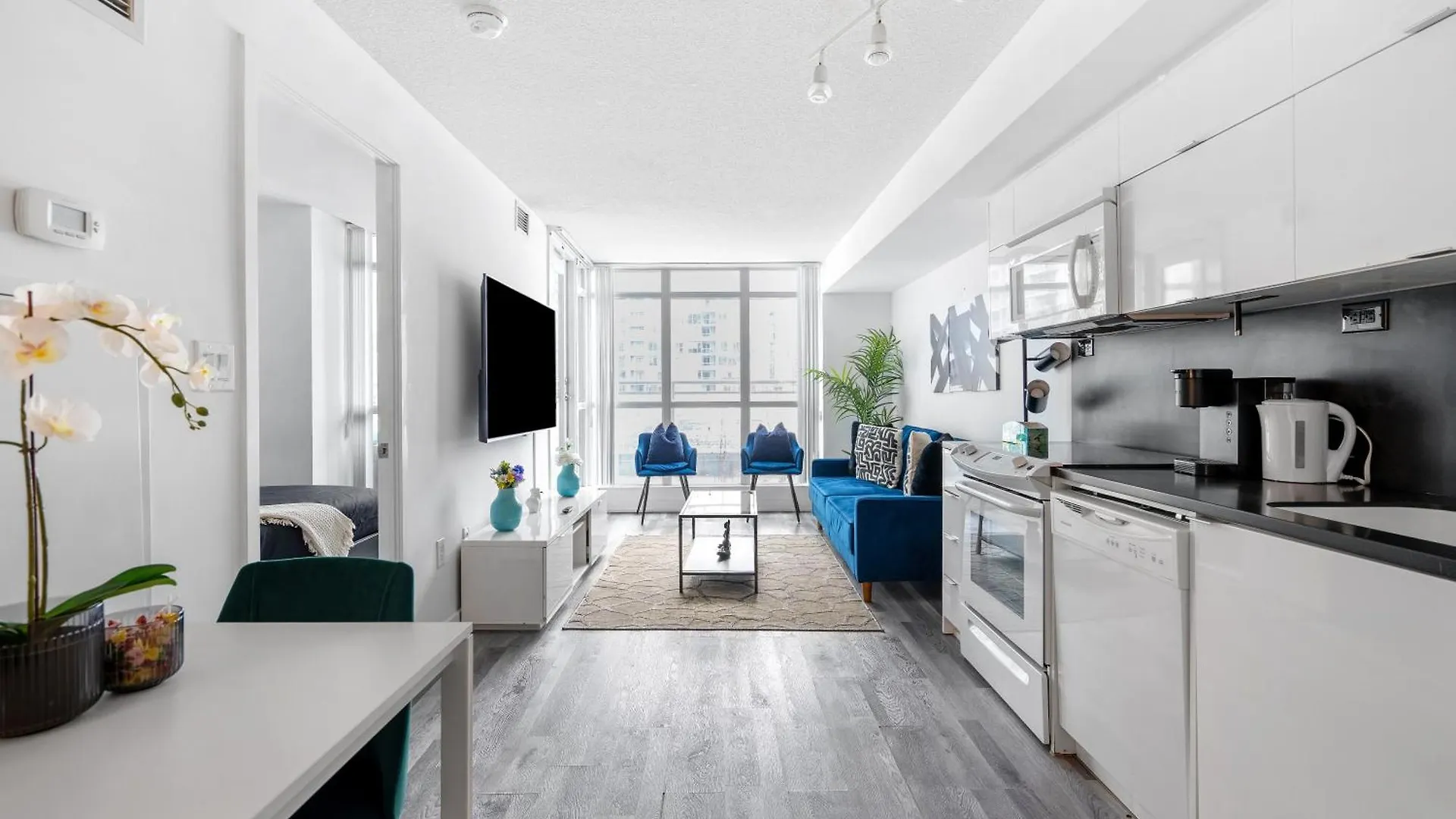 Apartment Modern One Bedroom And Den Condo By Cn Tower Toronto