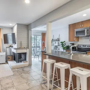  Apartment Updated Whistler Creek Studio With Parking Canada