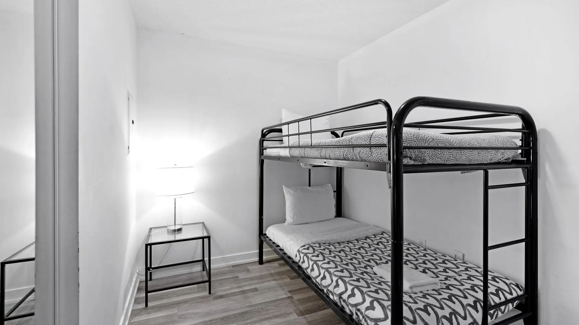 Modern One Bedroom And Den Condo By Cn Tower تورونتو 0*,  كندا